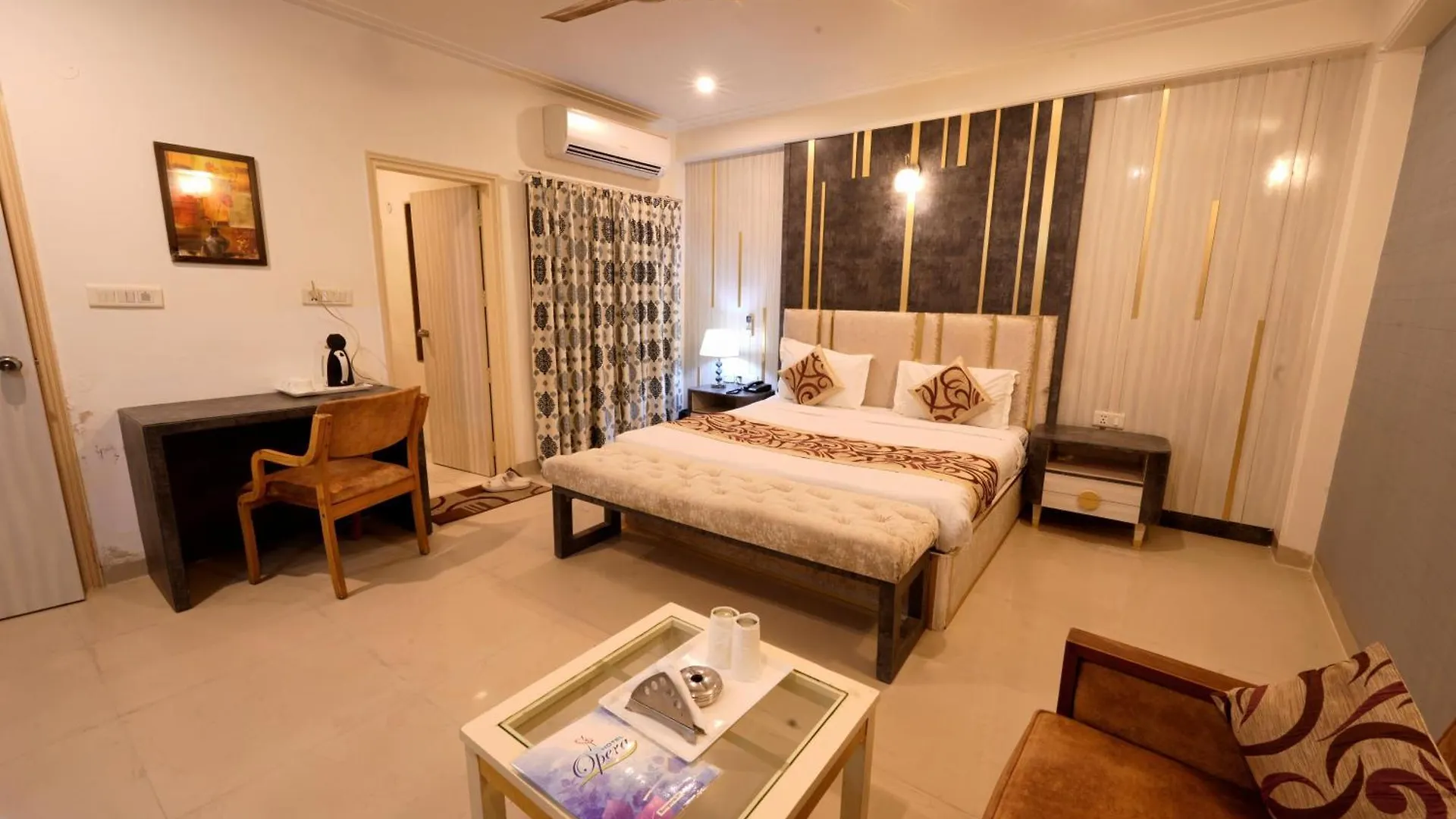 Hotel Oppera Delhi Airport New Delhi Country house