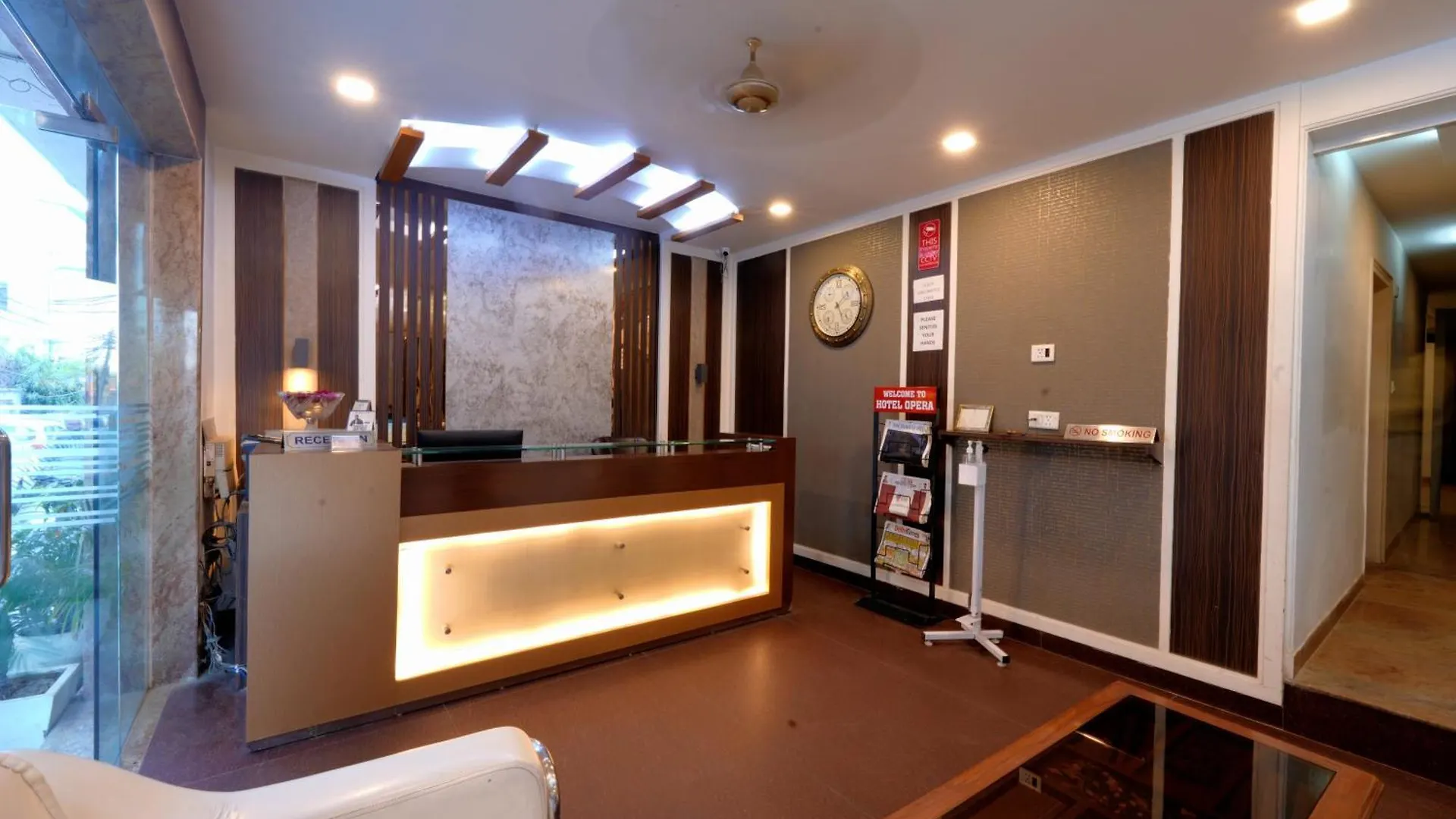 Country house Hotel Oppera Delhi Airport New Delhi