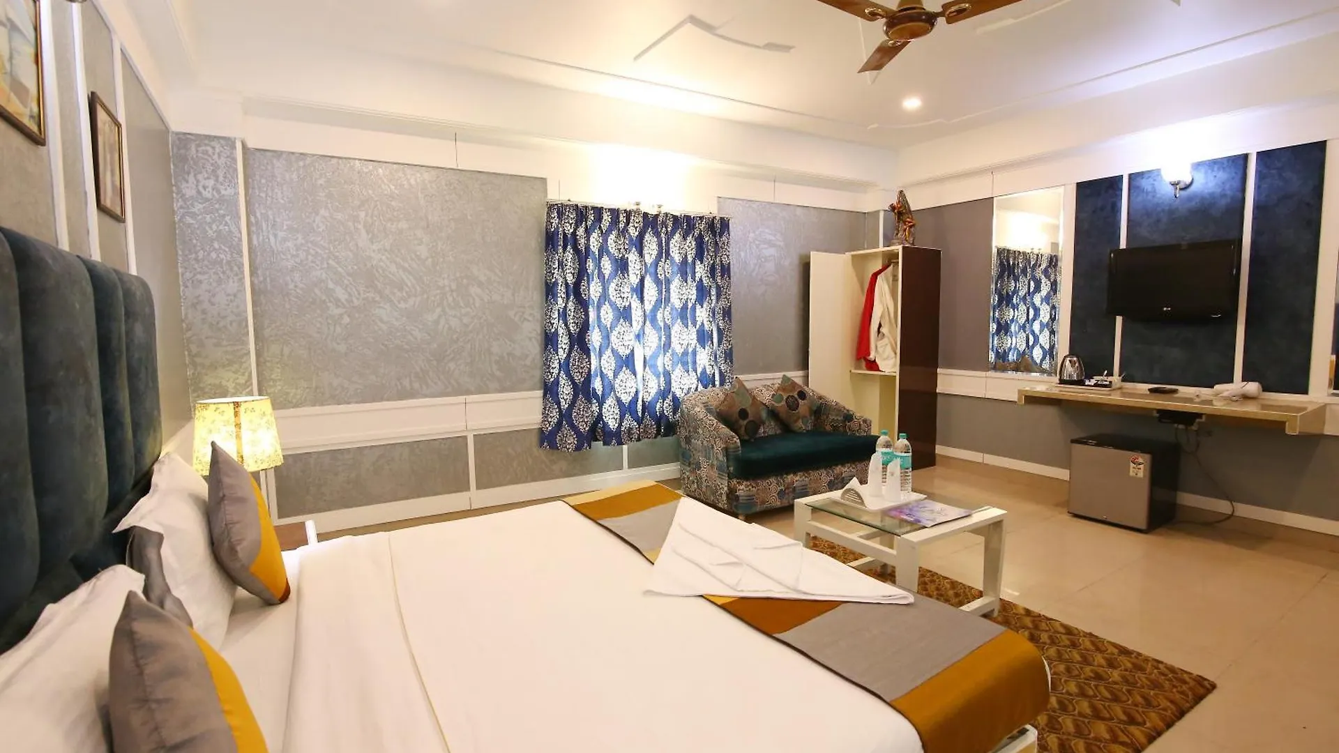 Country house Hotel Oppera Delhi Airport New Delhi
